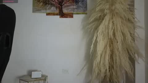 Snapshot of holybeauty_ chatting on 10/12/25, 09:36 Jam online show from 10/12/25, 09:36