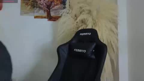 Snapshot of holybeauty_ chatting on 10/19/25, 01:28 Jam online show from 10/19/25, 01:28