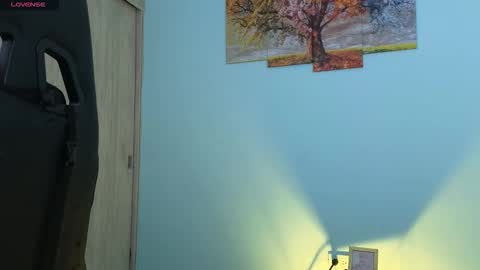 Snapshot of holybeauty_ chatting on 05/26/26, 12:28 Jam online show from 05/26/26, 12:28