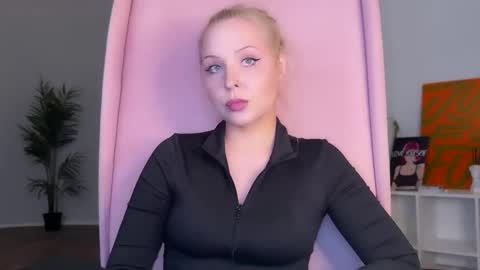 Snapshot of holycatharsis chatting on 02/11/25, 03:08 Goddess Holy Catharsis online show from 02/11/25, 03:08