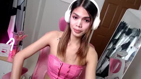 Snapshot of holymary_69 chatting on 02/27/25, 02:21 Patricia online show from 02/27/25, 02:21