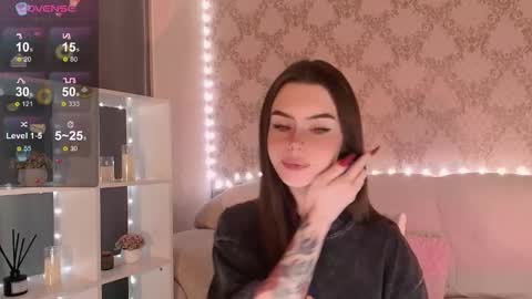 Mia online show from 11/18/25, 03:23