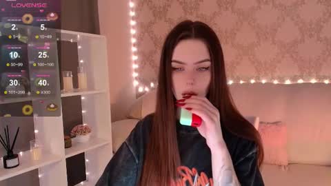 Mia online show from 06/29/26, 03:02