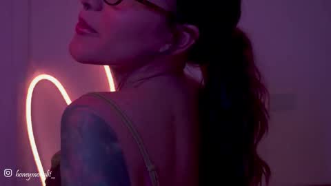 Snapshot of honeeeey_ chatting on 09/25/25, 12:14 honeeeey_ online show from 09/25/25, 12:14