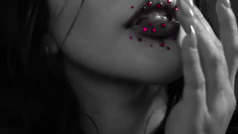 Snapshot of honeeeey_ chatting on 10/25/25, 11:54 honeeeey_ online show from 10/25/25, 11:54