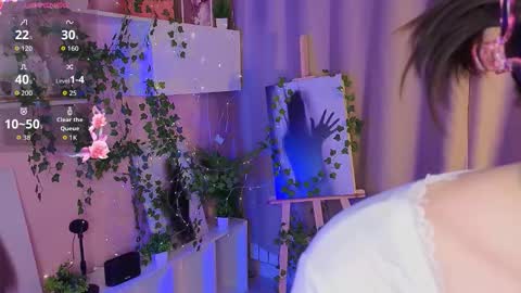 Snapshot of honeey_beee chatting on 11/12/25, 05:24 May online show from 11/12/25, 05:24