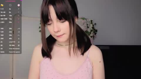 Snapshot of honeey_beee chatting on 11/28/25, 08:44 May online show from 11/28/25, 08:44