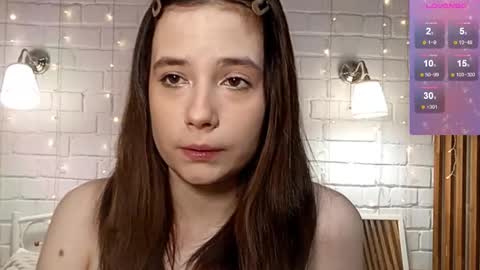 Snapshot of honeey_beee chatting on 12/14/25, 04:23 May online show from 12/14/25, 04:23