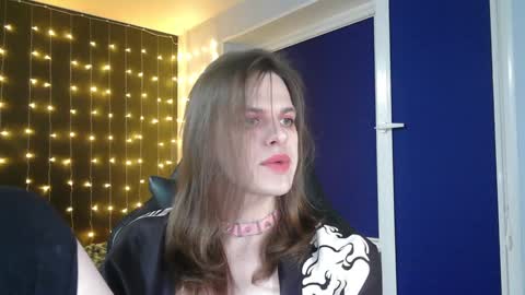 Honelints boyblonde hair AsterMIntfemboybrown hair online show from 01/14/25, 06:38