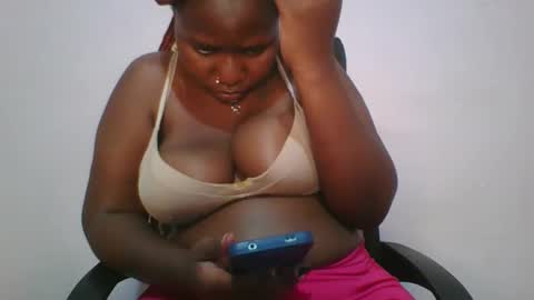 Snapshot of honey_beb chatting on 09/25/25, 07:17 honey_beb online show from 09/25/25, 07:17