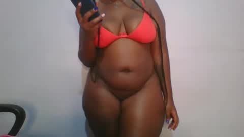 Snapshot of honey_beb chatting on 10/21/25, 05:13 honey_beb online show from 10/21/25, 05:13