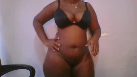 Snapshot of honey_beb chatting on 11/05/25, 05:07 honey_beb online show from 11/05/25, 05:07