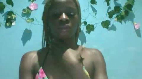 Snapshot of honey_bug2 chatting on 09/08/25, 09:58 Queen online show from 09/08/25, 09:58