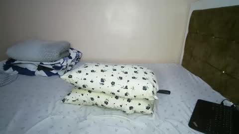 honey_bunny0 online show from 10/23/25, 10:08
