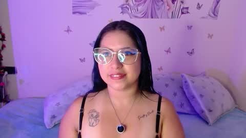 Snapshot of honey_buns_1 chatting on 11/07/25, 12:05 mimi online show from 11/07/25, 12:05