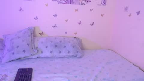 Snapshot of honey_buns_1 chatting on 11/14/25, 11:53 mimi online show from 11/14/25, 11:53