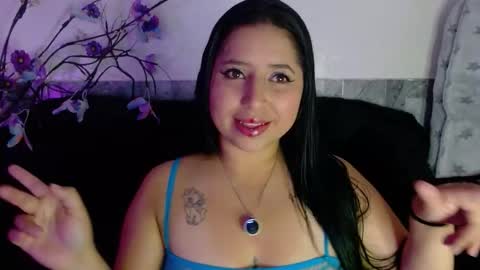 Snapshot of honey_buns_1 chatting on 12/14/25, 09:25 mimi online show from 12/14/25, 09:25