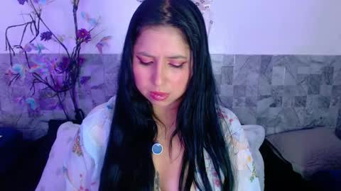 Snapshot of honey_buns_1 chatting on 12/16/25, 06:02 mimi online show from 12/16/25, 06:02