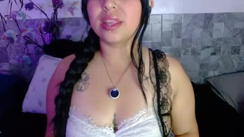 Snapshot of honey_buns_1 chatting on 12/17/25, 11:16 mimi online show from 12/17/25, 11:16