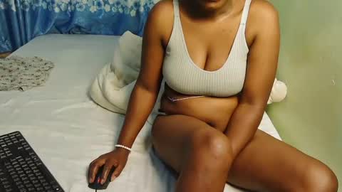 honey_caddy online show from 07/05/26, 04:52