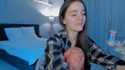 Snapshot of honey_chantal chatting on 10/28/25, 05:15 Chantal online show from 10/28/25, 05:15