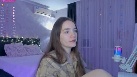 Snapshot of honey_chantal chatting on 11/12/25, 05:46 Chantal online show from 11/12/25, 05:46