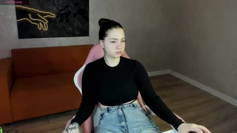 Snapshot of honey_cherrry chatting on 05/17/26, 01:14 Honey online show from 05/17/26, 01:14