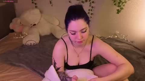Snapshot of honey_cherrry chatting on 06/12/26, 01:37 Honey online show from 06/12/26, 01:37