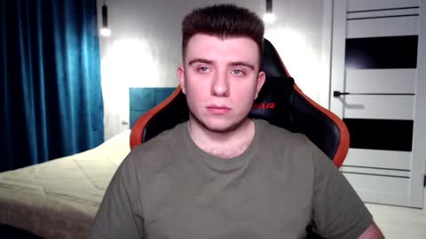 Snapshot of honey_furry chatting on 12/20/24, 03:31 Wolfy online show from 12/20/24, 03:31