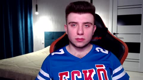 Snapshot of honey_furry chatting on 12/21/24, 07:27 Wolfy online show from 12/21/24, 07:27