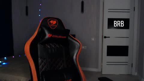 Snapshot of honey_furry chatting on 01/04/25, 04:54 Wolfy online show from 01/04/25, 04:54