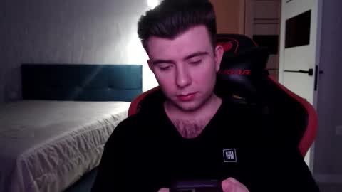 Snapshot of honey_furry chatting on 12/14/25, 01:00 Wolfy online show from 12/14/25, 01:00