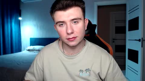 Snapshot of honey_furry chatting on 12/14/25, 10:25 Wolfy online show from 12/14/25, 10:25