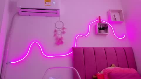 Snapshot of honey_jhenna chatting on 10/31/25, 04:08 Jhenna martinez online show from 10/31/25, 04:08