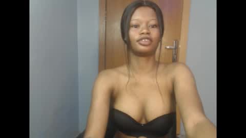 Snapshot of honey_juicydoll chatting on 10/08/25, 06:33 Sonia online show from 10/08/25, 06:33