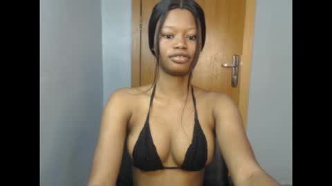 Snapshot of honey_juicydoll chatting on 10/11/25, 07:18 Sonia online show from 10/11/25, 07:18