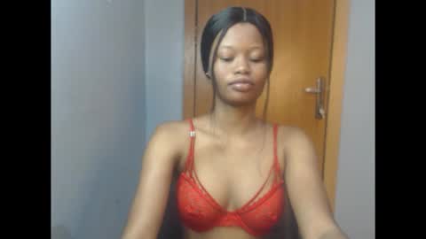Snapshot of honey_juicydoll chatting on 10/12/25, 06:56 Sonia online show from 10/12/25, 06:56