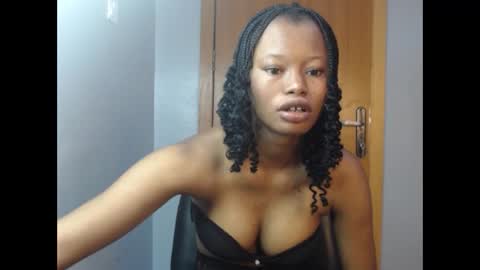 Snapshot of honey_juicydoll chatting on 10/22/25, 07:08 Sonia online show from 10/22/25, 07:08