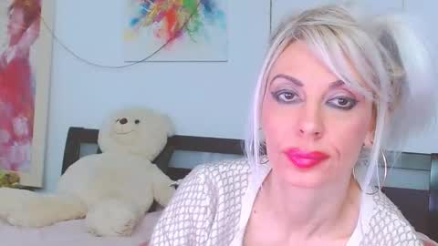 honey_lara online show from 01/17/26, 12:37