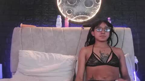 honey_lesbian_hott777 online show from 06/06/26, 07:35
