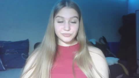 Snapshot of honey_lolaaa chatting on 10/19/25, 01:23 honey_lolaaa online show from 10/19/25, 01:23