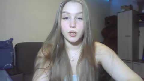Snapshot of honey_lolaaa chatting on 10/20/25, 02:06 honey_lolaaa online show from 10/20/25, 02:06