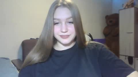 Snapshot of honey_lolaaa chatting on 10/23/25, 03:11 honey_lolaaa online show from 10/23/25, 03:11