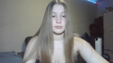 Snapshot of honey_lolaaa chatting on 10/27/25, 11:47 honey_lolaaa online show from 10/27/25, 11:47