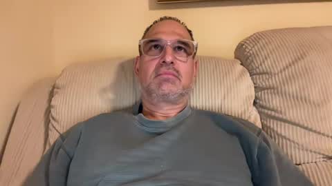 Snapshot of honey_man14 chatting on 06/17/26, 03:31 honey_man14 online show from 06/17/26, 03:31