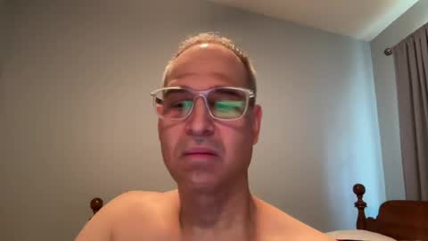 Snapshot of honey_man14 chatting on 06/17/26, 03:35 honey_man14 online show from 06/17/26, 03:35