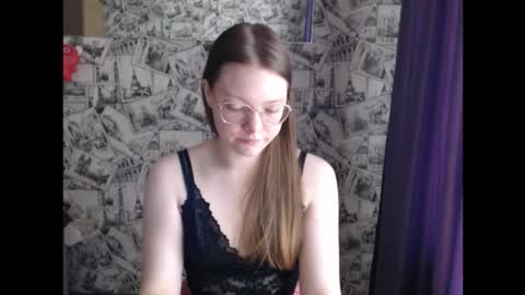 Lina online show from 09/15/25, 09:31