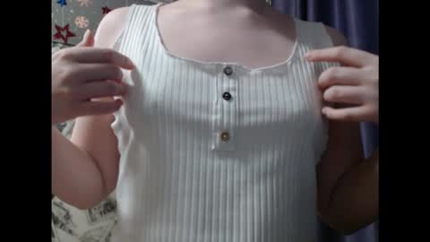 Snapshot of honey_mood chatting on 12/15/25, 11:36 Lina online show from 12/15/25, 11:36