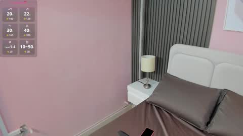 Snapshot of honey_sofii_ chatting on 11/28/25, 11:24 honey_sofii_ online show from 11/28/25, 11:24