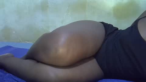 Snapshot of honey_sunshiny chatting on 05/12/26, 06:43 honey_sunshiny online show from 05/12/26, 06:43